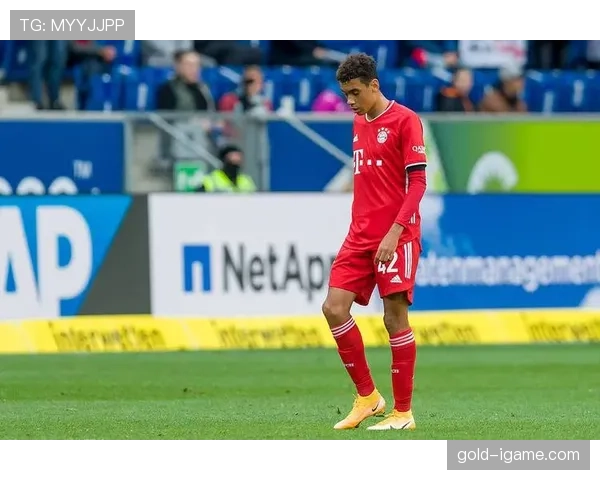 穆西亚拉：欧冠对阵巴黎关键战的个人能力展现