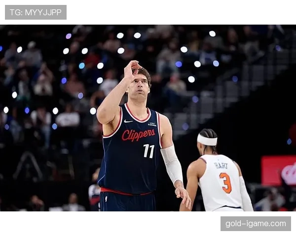 布鲁克·洛佩斯高效挡拆拉开空间助篮网提升内线得分效率